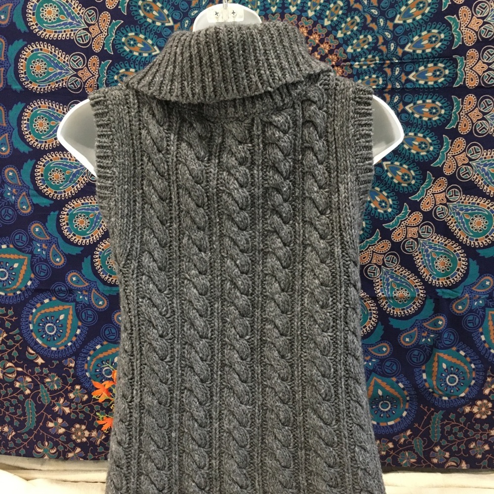 SALE!!! Eddie Bauer Gray Two-Button Cable Sweater Vest, Sz. Small - Picture 8 of 16